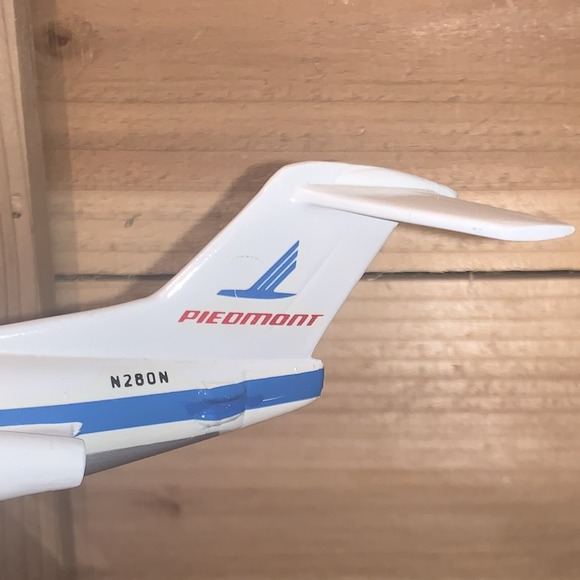 Piedmont Airlines Fokker F28-1000 Fellowship Plane N280N Pacemaker Desk Model - Picture 9 of 16